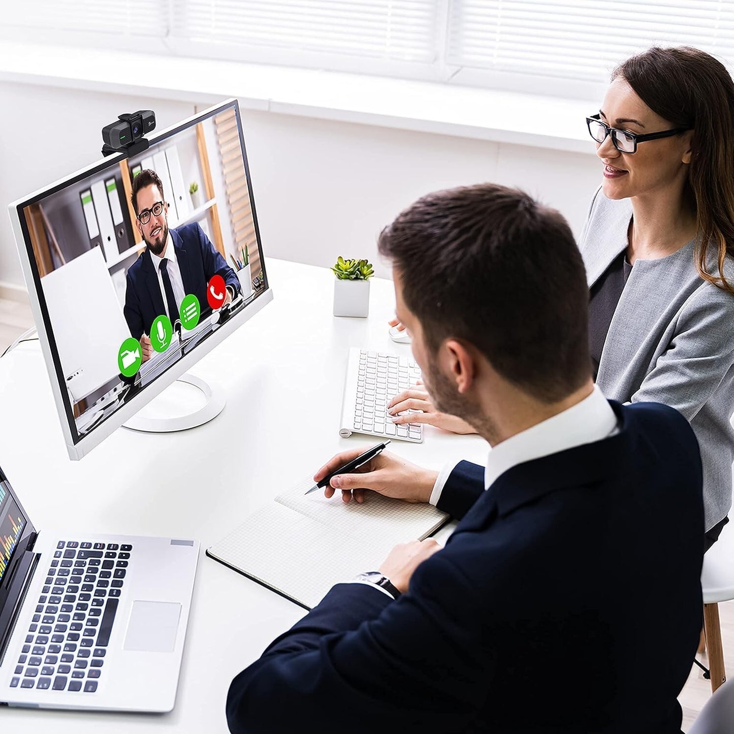 JVU430 BLACK j5create 4K Wide Angle Webcam w Mic Privacy Cover