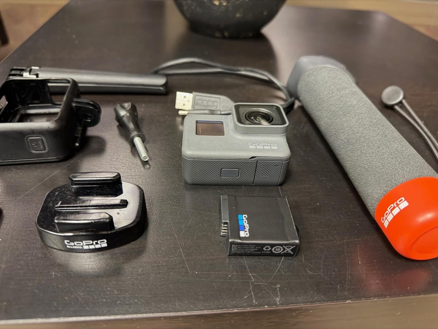 GoPro Hero 5 Black 4K BUNDLE + Genuine accessories
