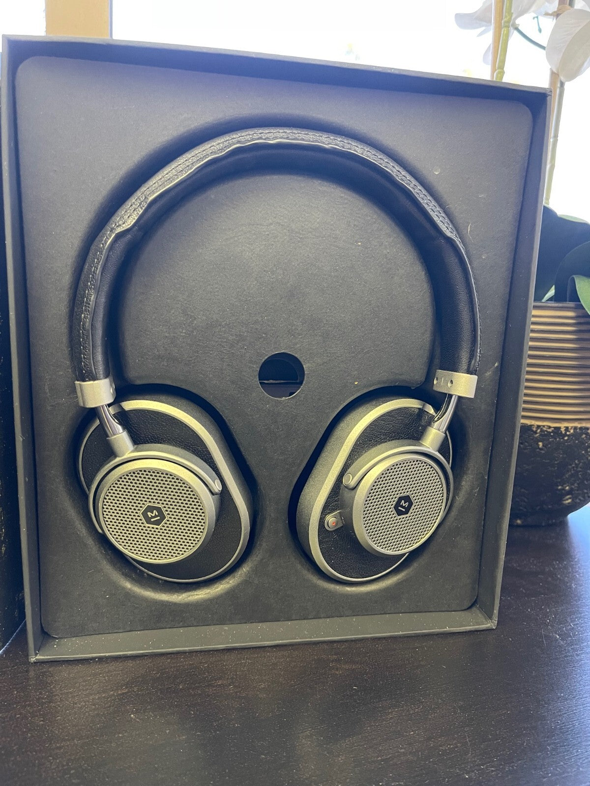 MW65 EAR Master Dynamic Wireless Bluetooth Headphones NO