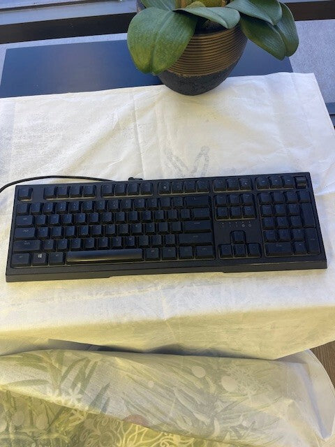 BLACK Razer Ornata V2 Fullsize Wired MechaMembrane Gaming Keyboard