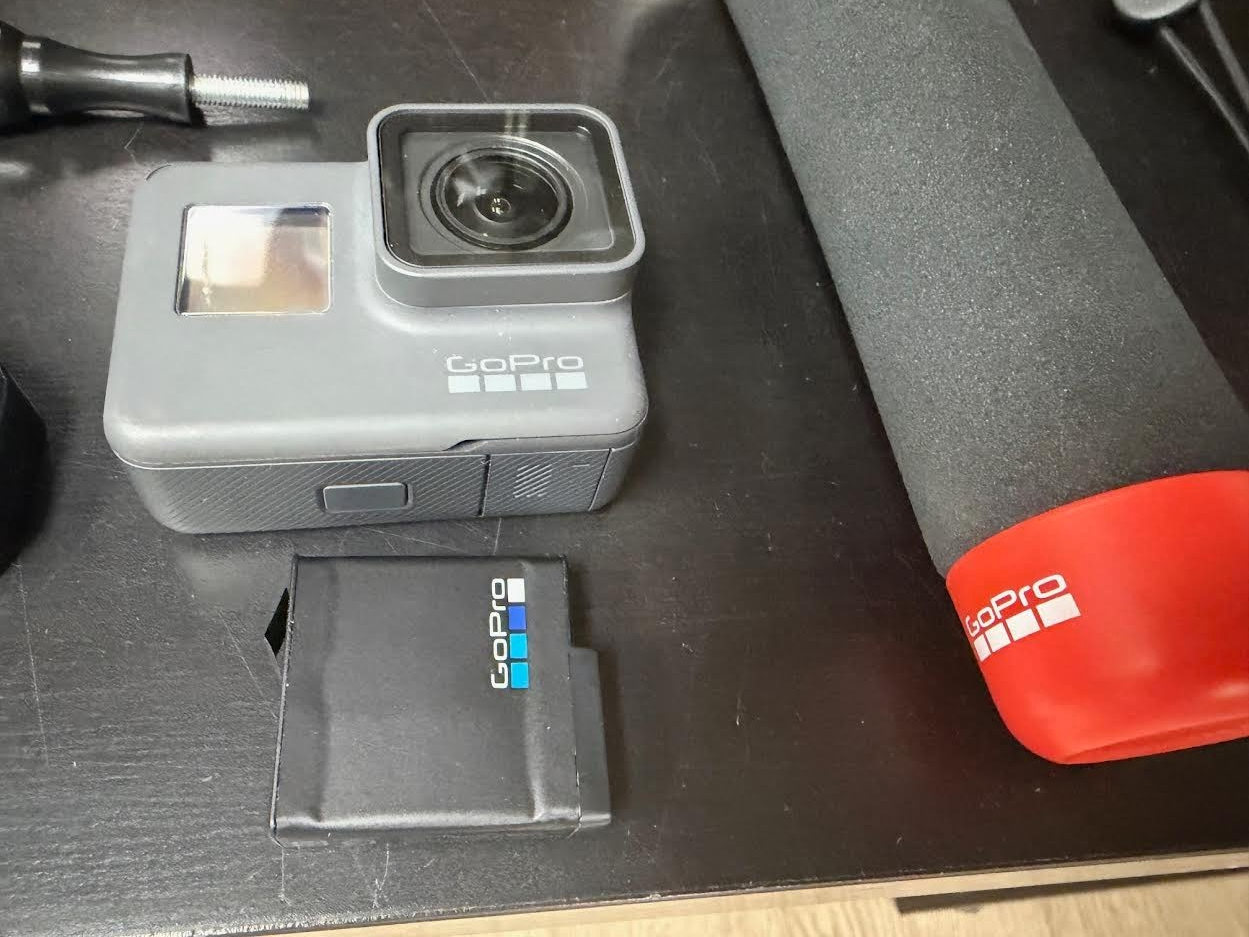 GoPro Hero 5 Black 4K BUNDLE + Genuine accessories