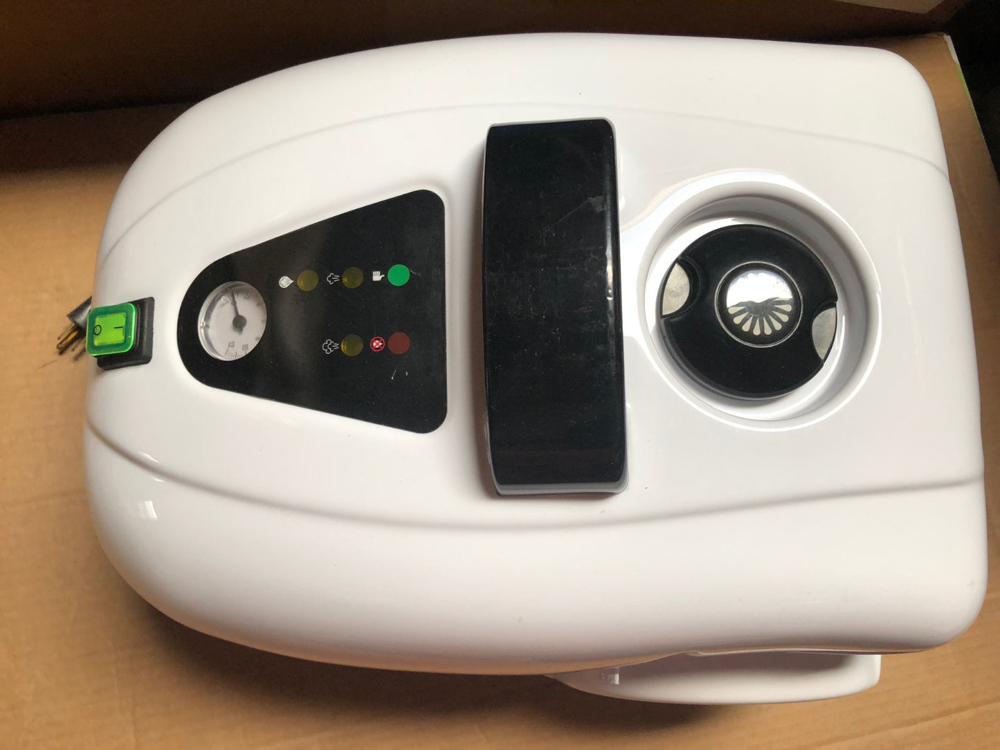 EP1000 BRIO Reliable Pro Vacuum Cleaner Damage on bottom