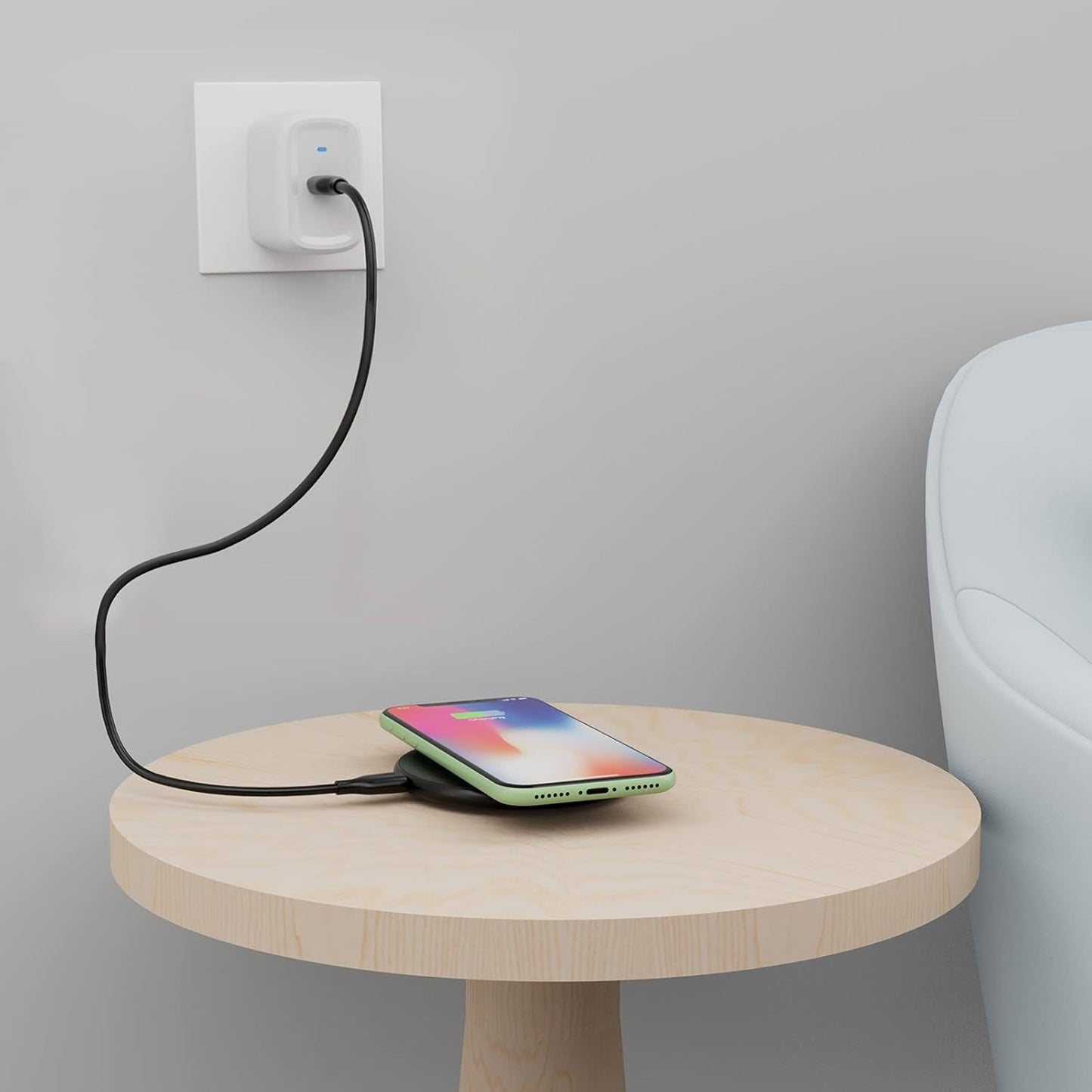 Amazon Basics Qi Wireless Charging Pad – 15W Fast Charger – iPhone/Samsung USB