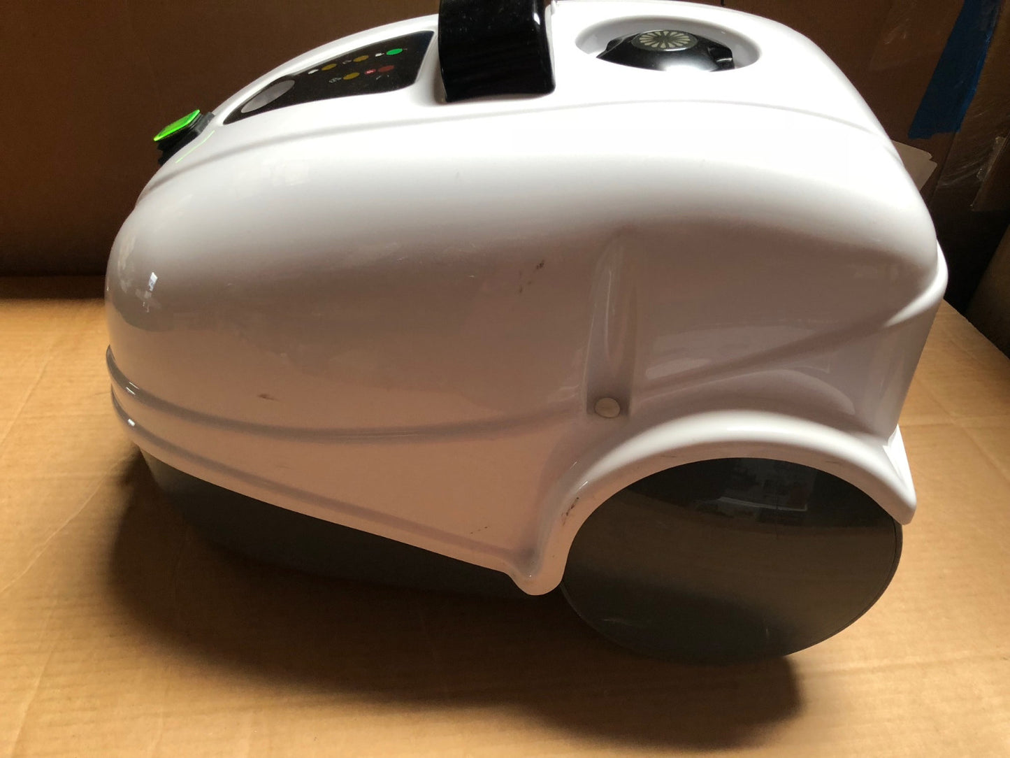 EP1000 BRIO Reliable Pro Vacuum Cleaner Damage on bottom