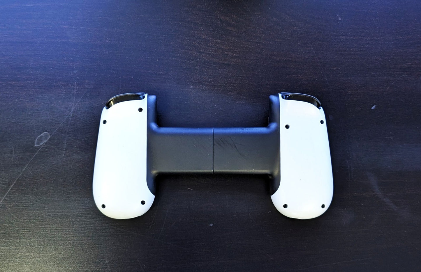 BACKBONE One PS Edition Mobile Controller for iPhone, PASS-THROUGH CHARGING