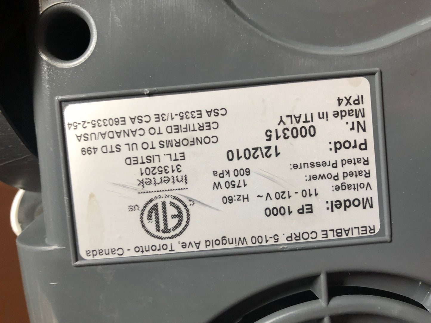 EP1000 BRIO Reliable Pro Vacuum Cleaner Damage on bottom