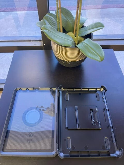 OtterBox Defender iPad Air 4th5th Generation Black