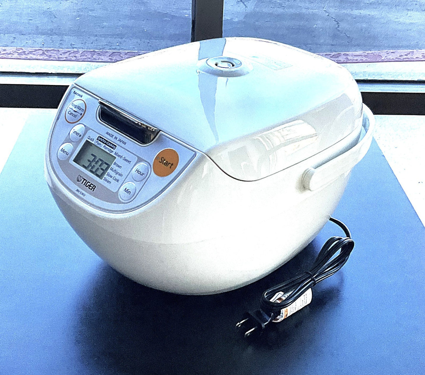 Tiger JBV-S10U Rice Cooker with Tacook Cooking Plate - 5.5Cups - Made in Japan