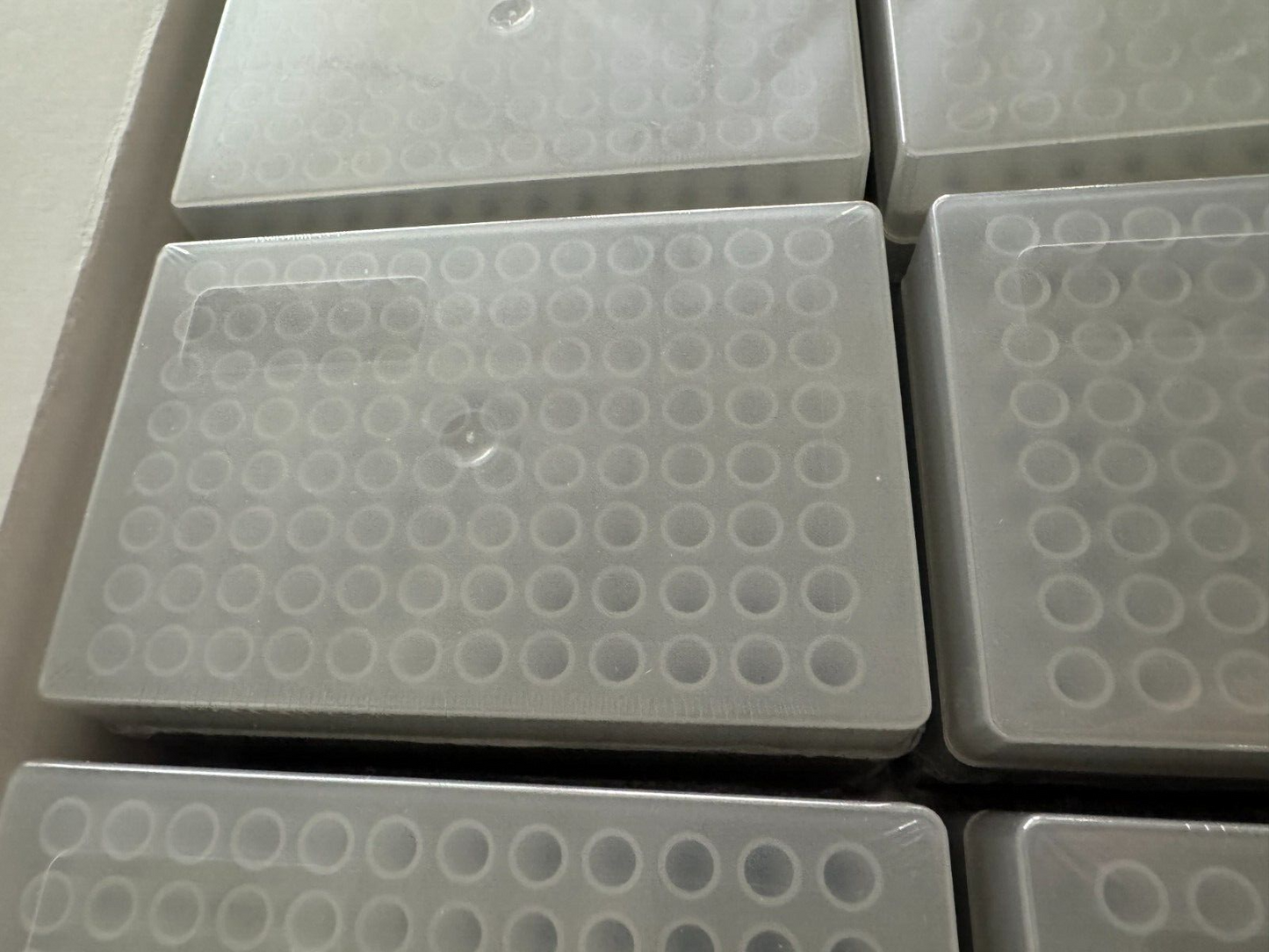 FX-1536-30FP-R 384 Axygen Fine Point Robo Pipet Tips 30L Well Compatible