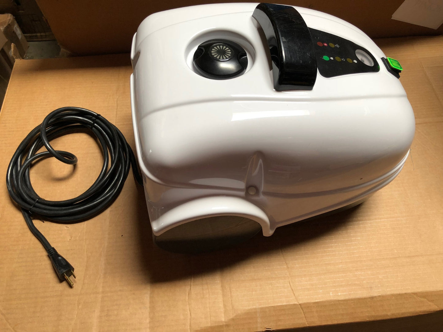 EP1000 BRIO Reliable Pro Vacuum Cleaner Damage on bottom