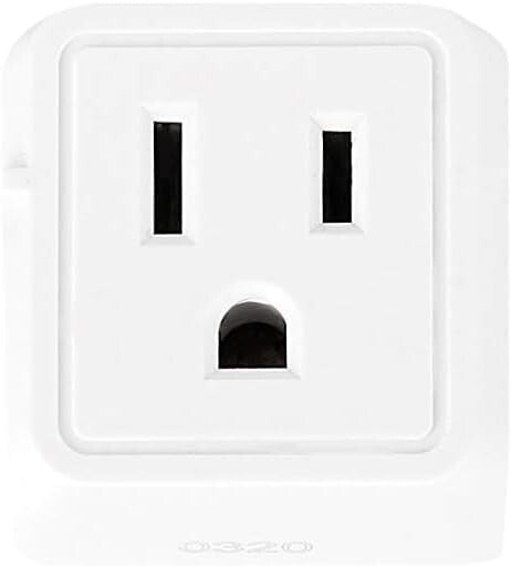 WHITE Amazon Basics 3Pack Travel Plug Adapter Type EF Europe