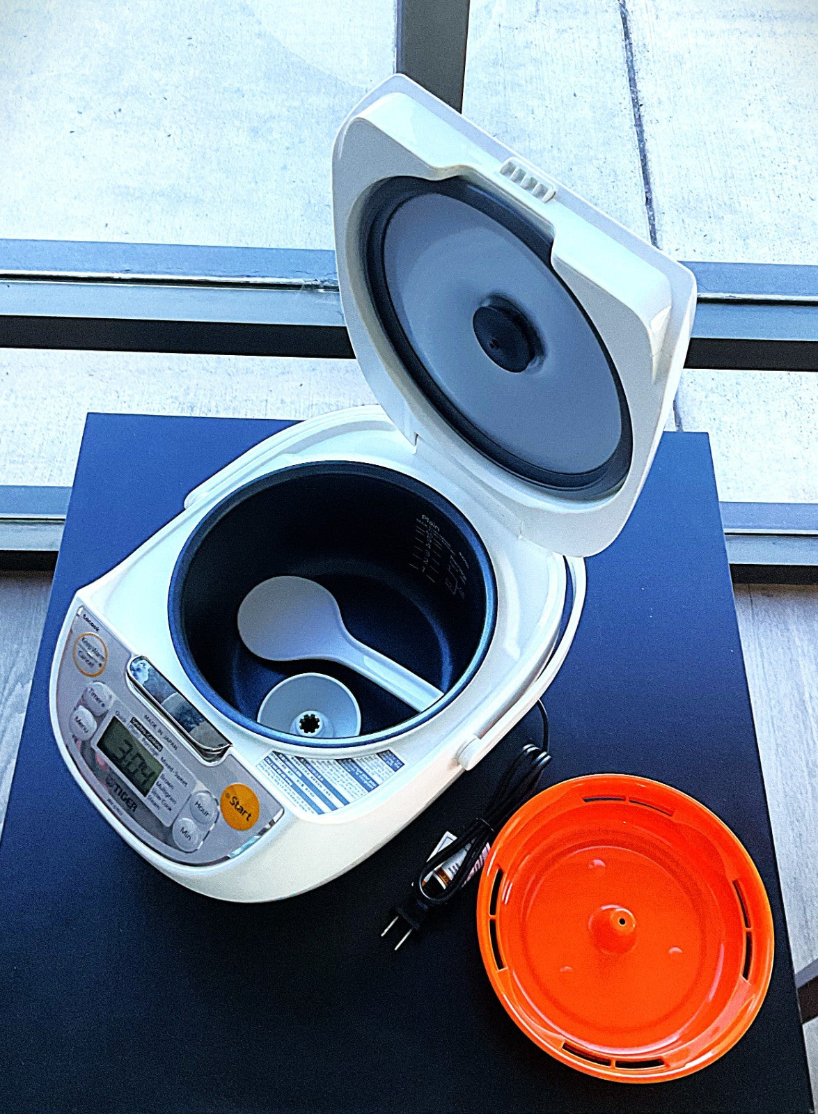 Tiger JBV-S10U Rice Cooker with Tacook Cooking Plate - 5.5Cups - Made in Japan