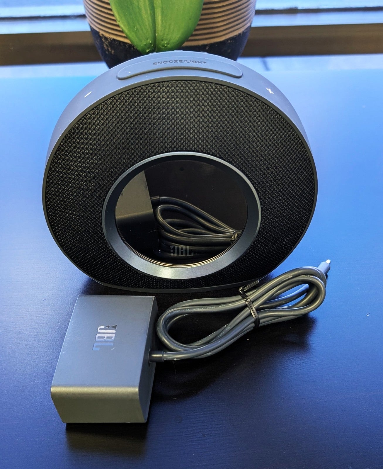 JBL Horizon - Bluetooth Clock Radio with USB Charging and Ambient Light - Black