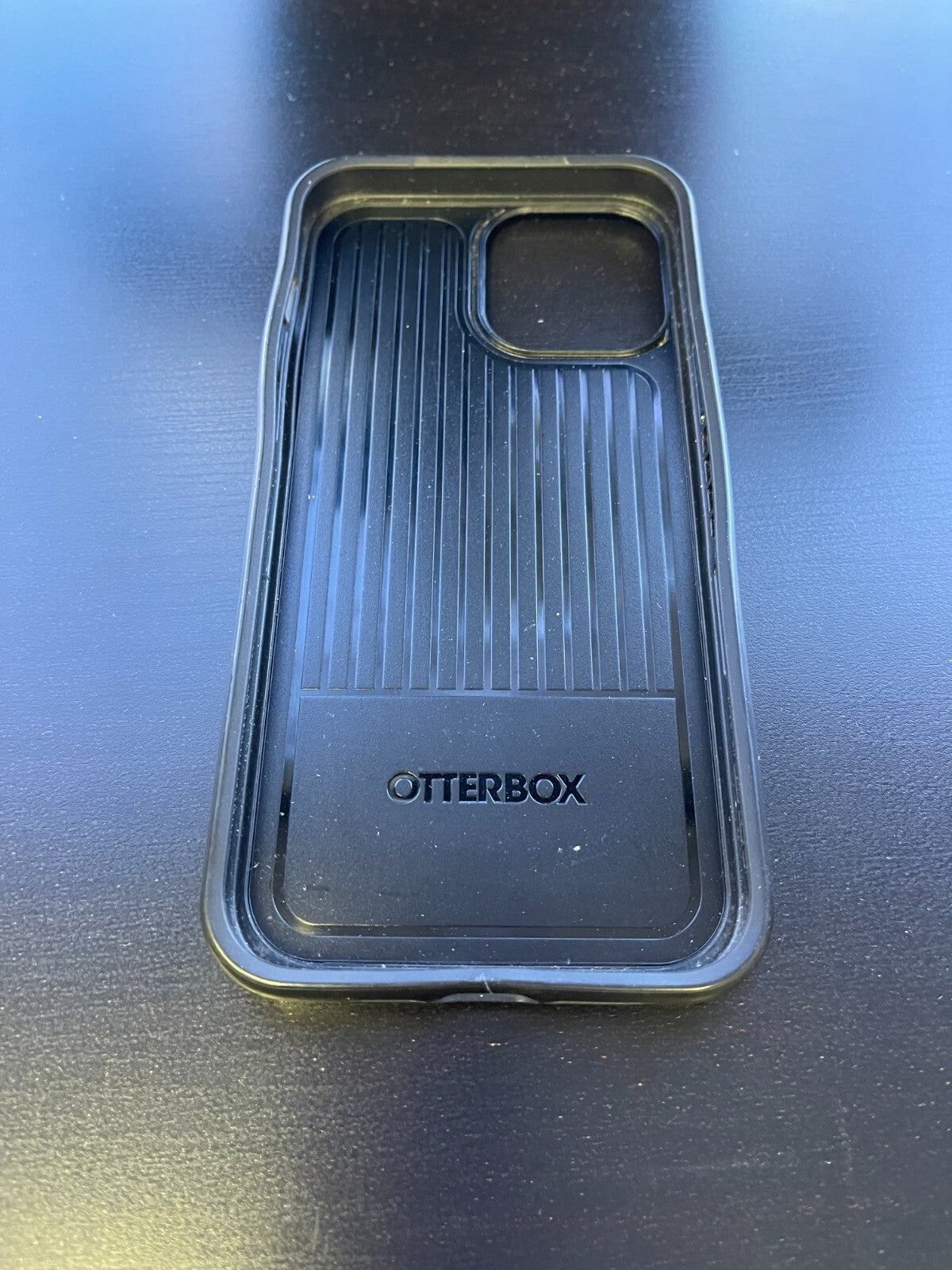 MAX BLACK OtterBox iPhone 15 Pro Only Symmetry Series ultrasleek