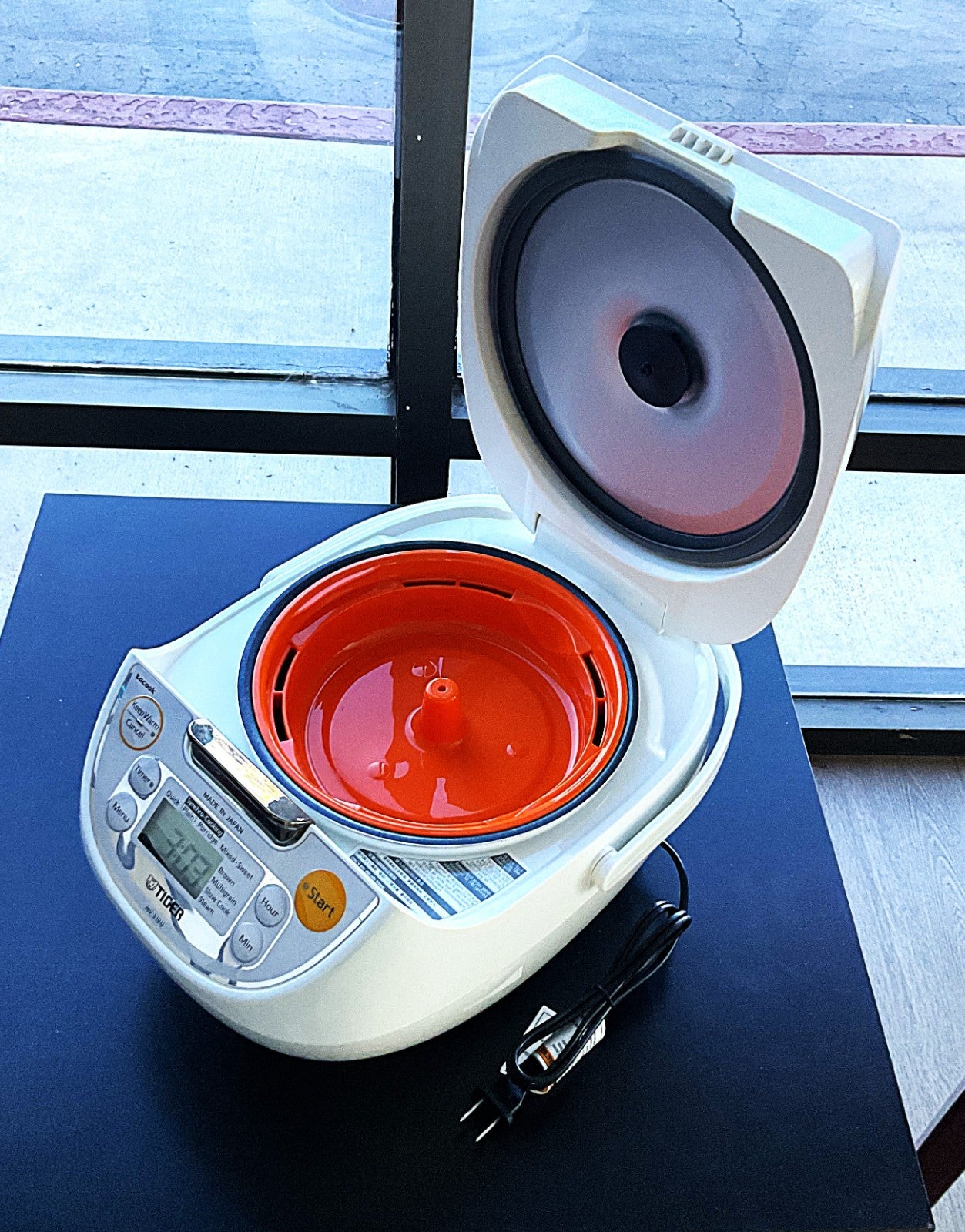Tiger JBV-S10U Rice Cooker with Tacook Cooking Plate - 5.5Cups - Made in Japan