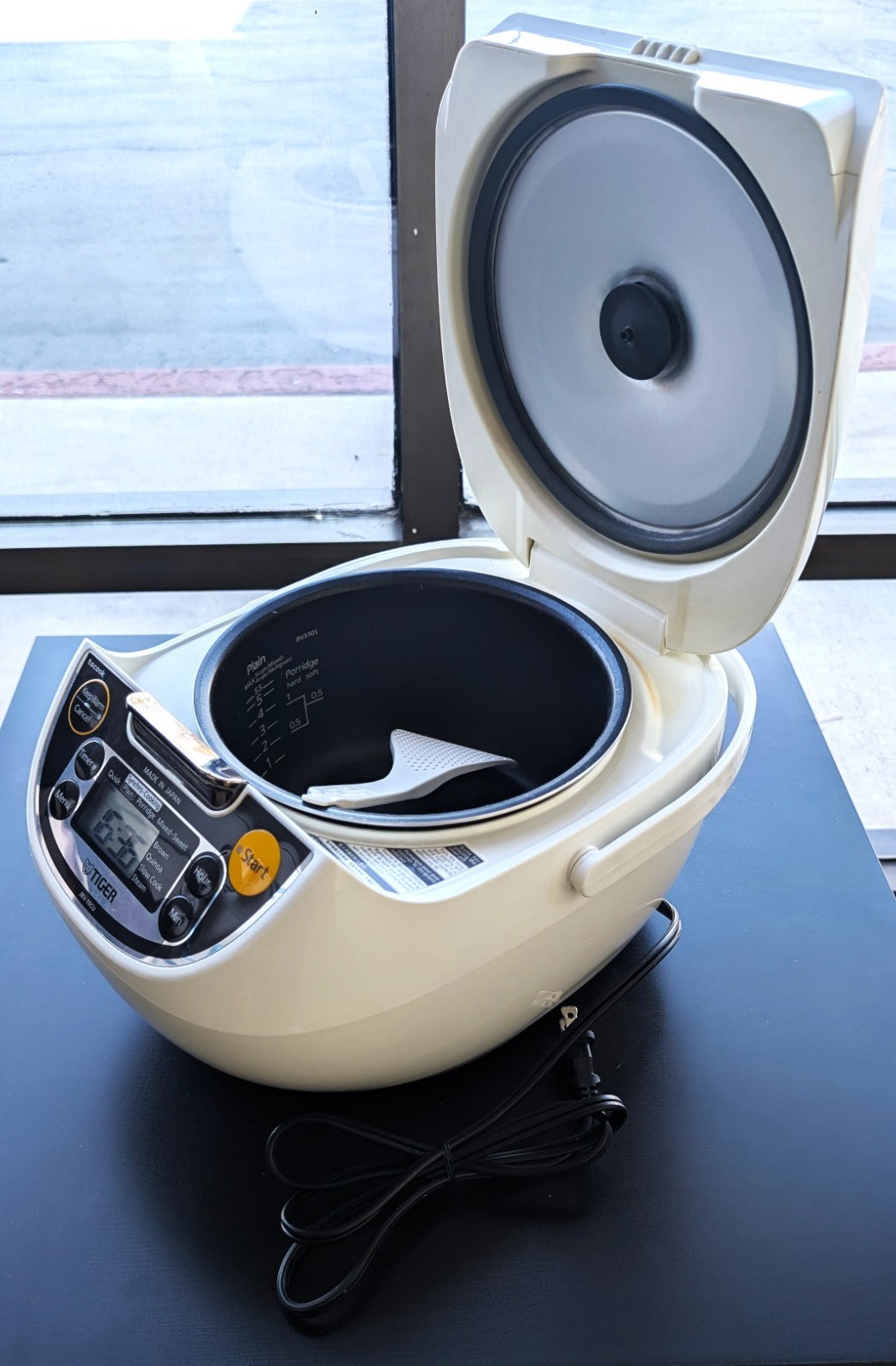 Tiger JBV-S10U Micom Rice Cooker 5.5-Cup with Tacook Plate – Japan Made
