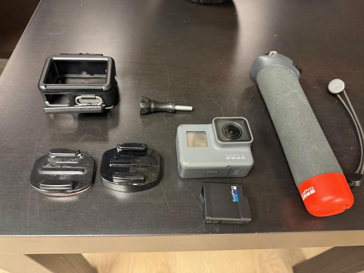 GoPro Hero 5 Black 4K BUNDLE + Genuine accessories