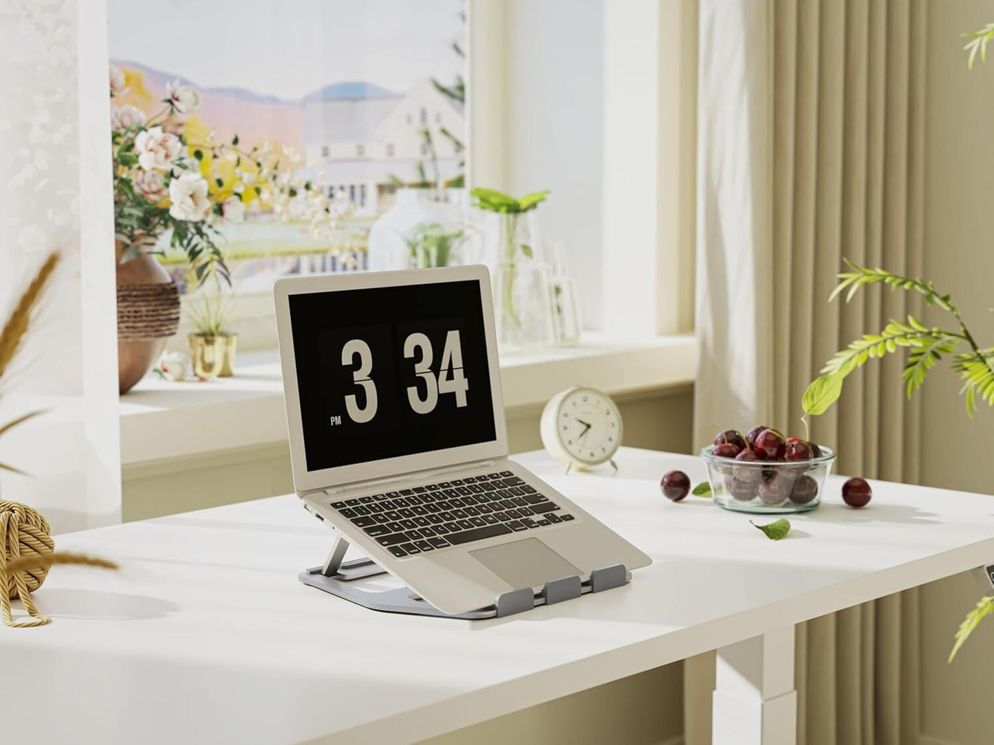 SILVER Amazon Basics Aluminum Portable Foldable Support Stand Laptops up to 13